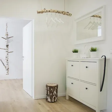 Welcome In - In Met Balkon En Zwembad