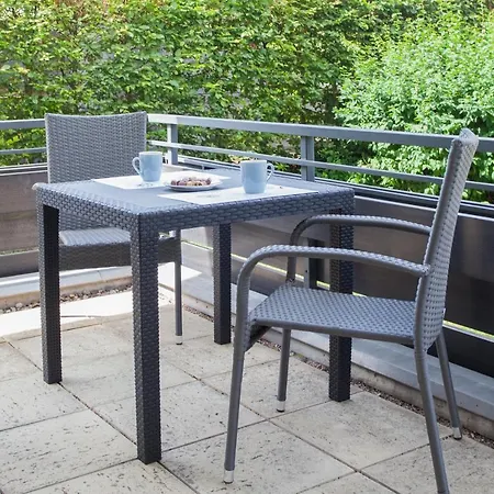 Welcome In - In Met Balkon En Zwembad