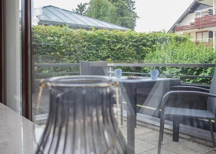 Welcome In - In Met Balkon En Zwembad